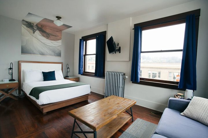 Room 17 of 32