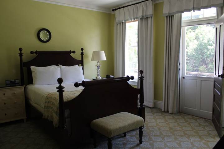 Room 115 of 185