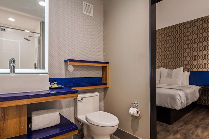 Room 15 of 25