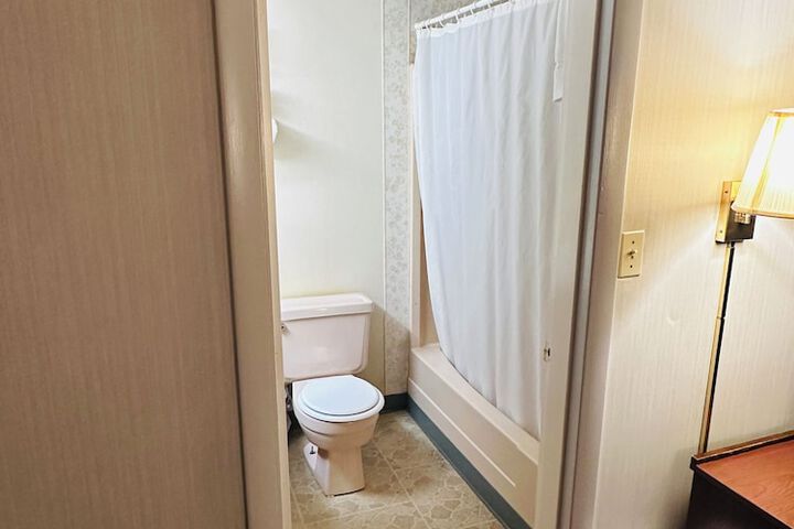 Room 5 of 14