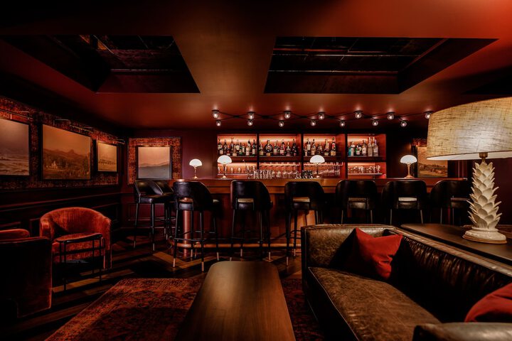 Lounge 103 of 122
