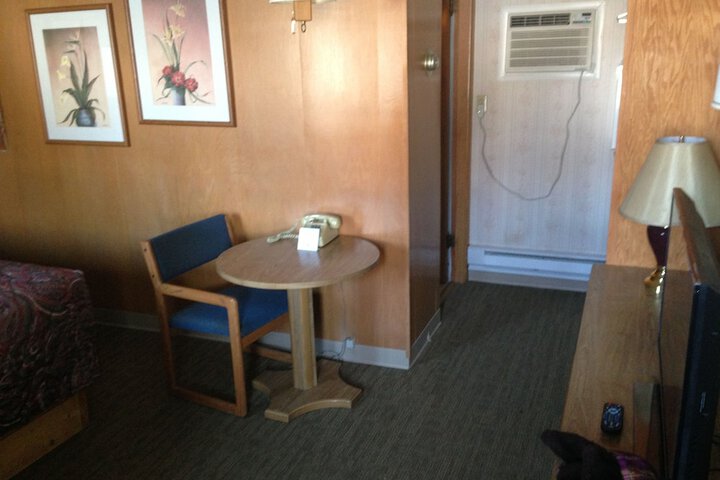 Room 10 of 34
