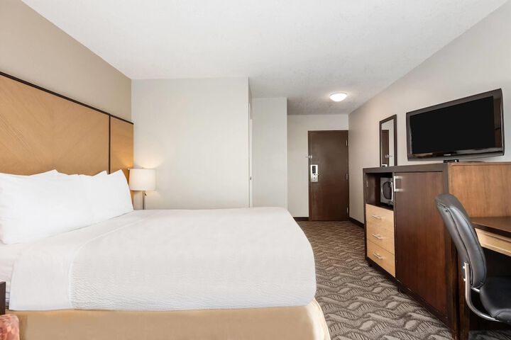 Days Inn by Wyndham Airdrie