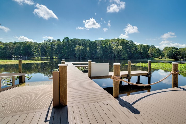 Docks + Balcony: Peaceful River Abode in Dunnellon