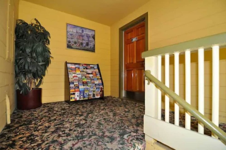 Ballroom/Hall 45 of 50