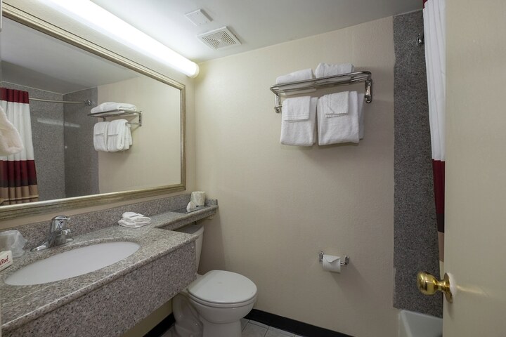 Room 16 of 33
