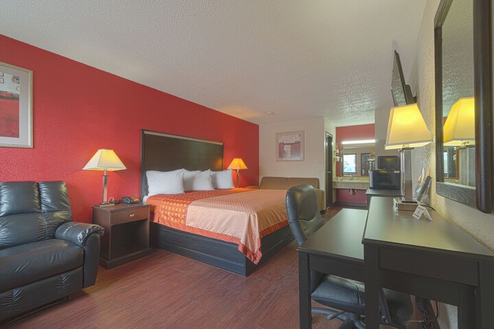 Regency Inn & Suites by OYO Bay City TX