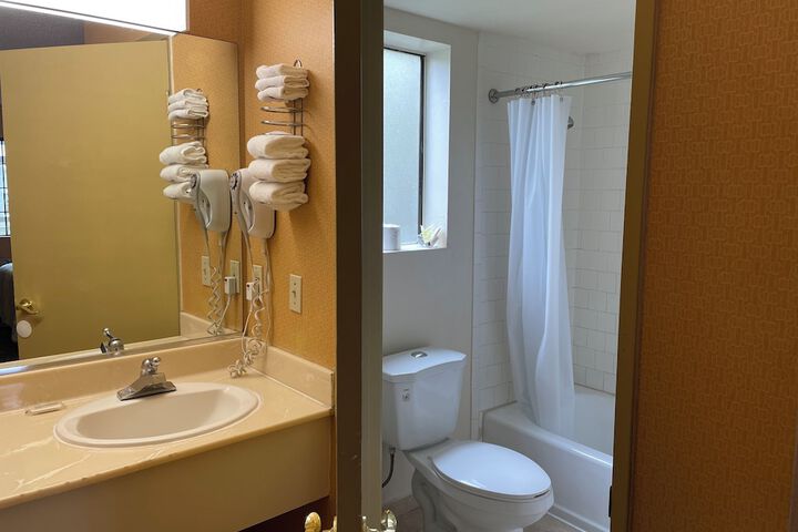 Room 7 of 16