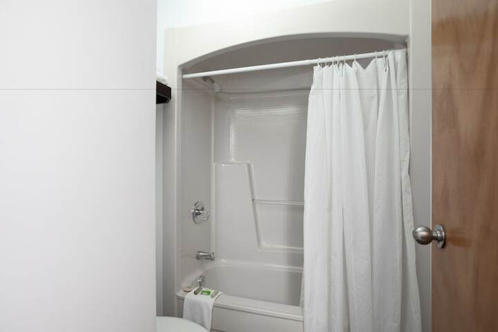 Room 34 of 105