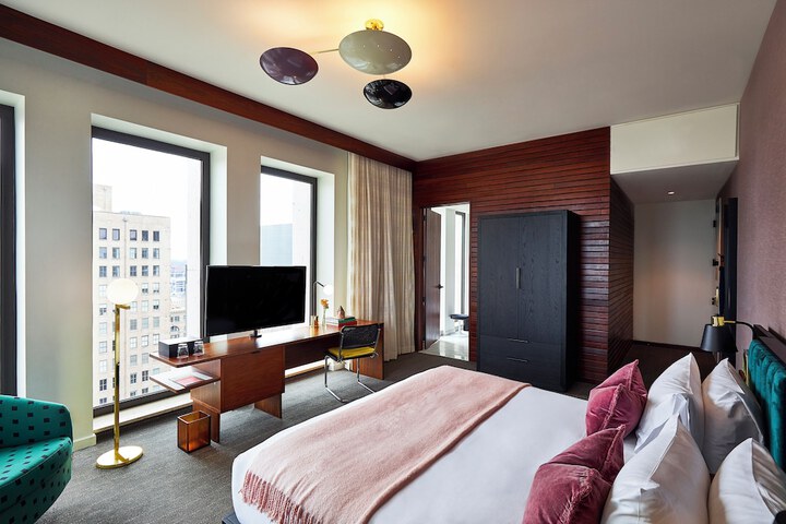 Room 30 of 49