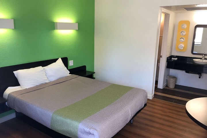 Room 29 of 46