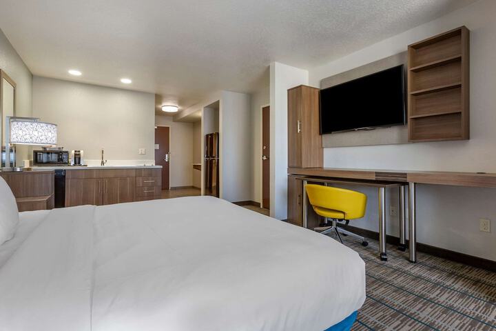 Room 26 of 40