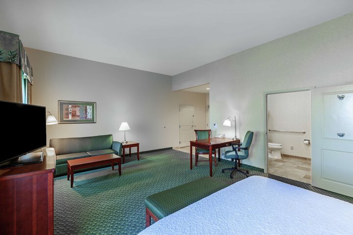Room 33 of 51