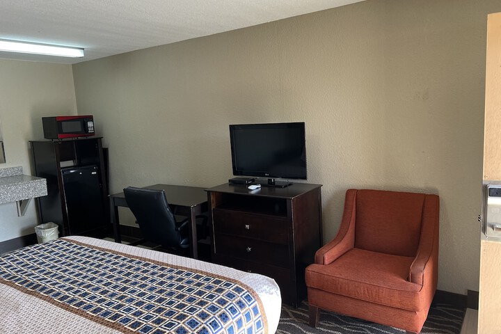 Westbridge Inn & Suites