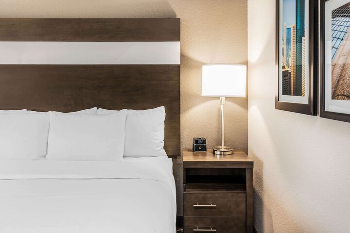 La Quinta Inn and Suites by Wyndham Houston Spring South