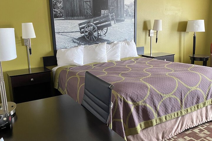 Super 8 by Wyndham Independence IA