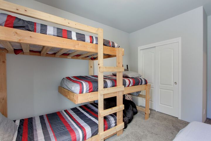 the Hub La Pine Vacation Rental - Dog Friendly!