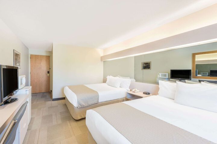Room 6 of 16