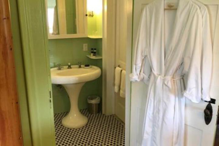 Elmwood 1820 Bed & Breakfast Inn
