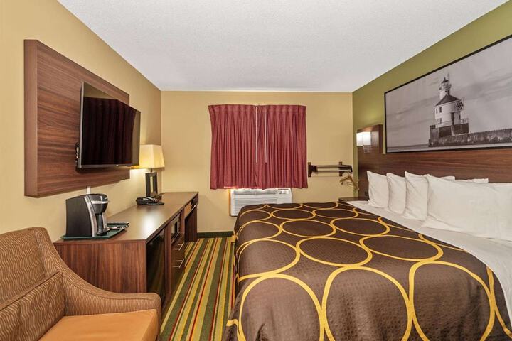 Super 8 by Wyndham Superior WI