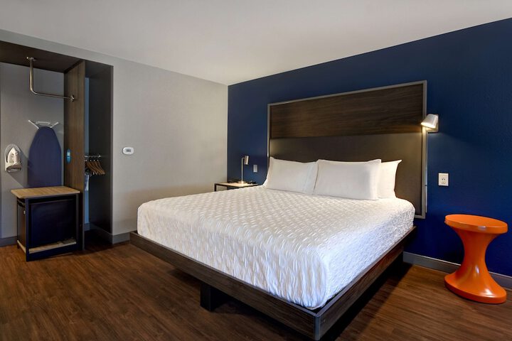 Room 26 of 37