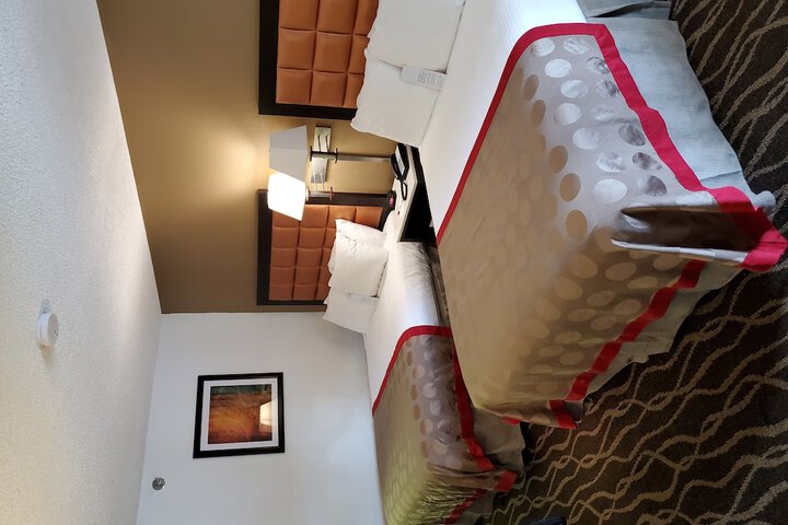 Room 33 of 55