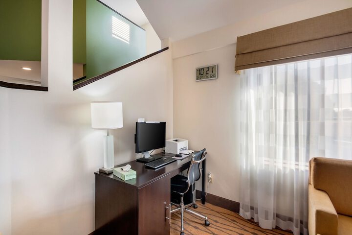 Business Center 37 of 37