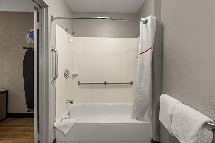 Room 30 of 32