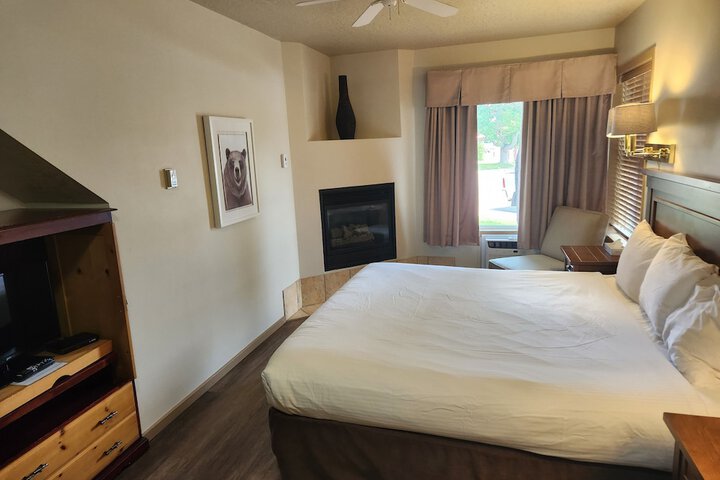 Waterton Lakes Lodge Resort