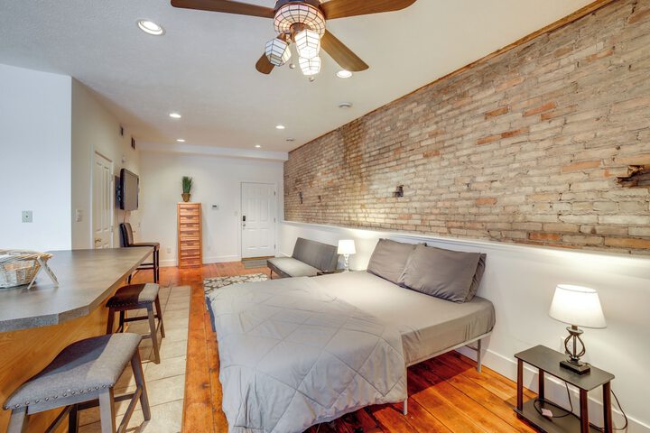 Cozy Lowell Studio 19 Mi to Grand Rapids!
