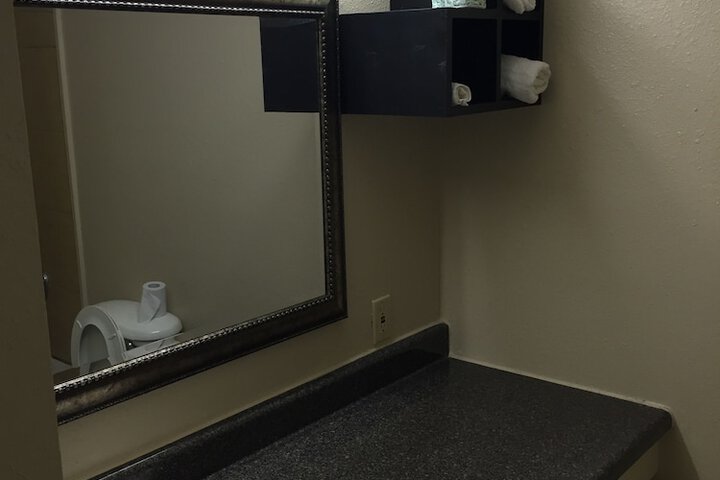 Room 7 of 10