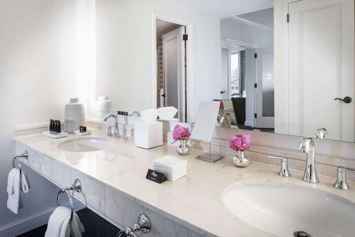 The Logan Philadelphia Curio Collection by Hilton