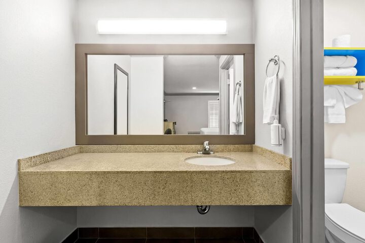 Days Inn by Wyndham San Francisco S / Oyster Point Airport