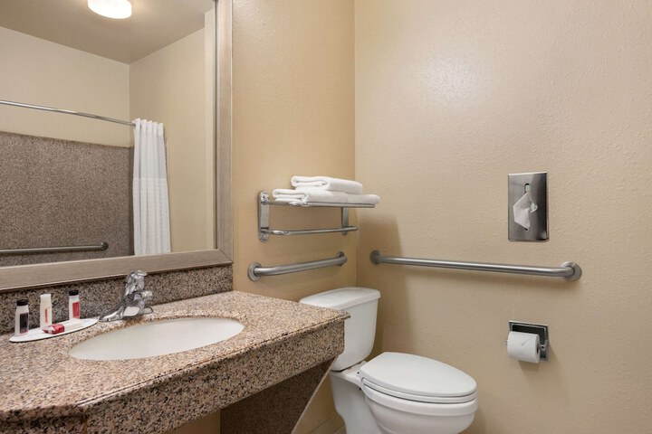 Room 5 of 15