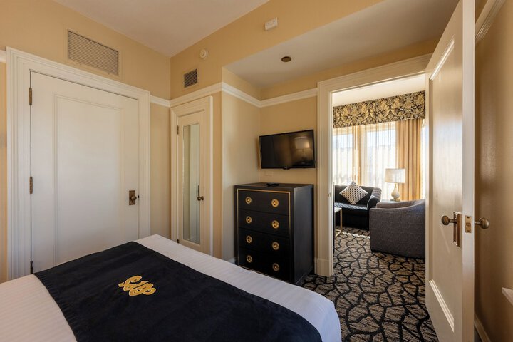 Room 75 of 82