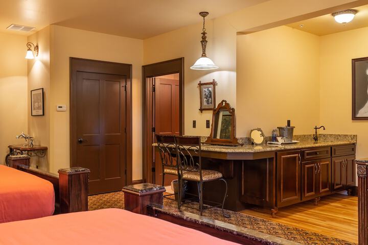 Room 27 of 148