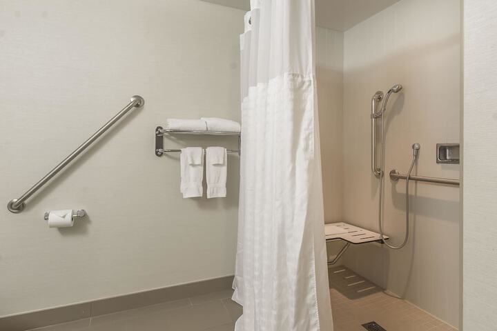 Room 15 of 32