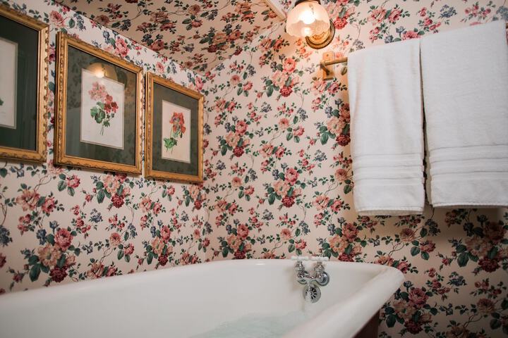 The Mast Farm Inn
