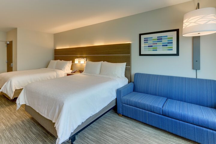 Holiday Inn Express & Suites Roanoke – Civic Center by IHG