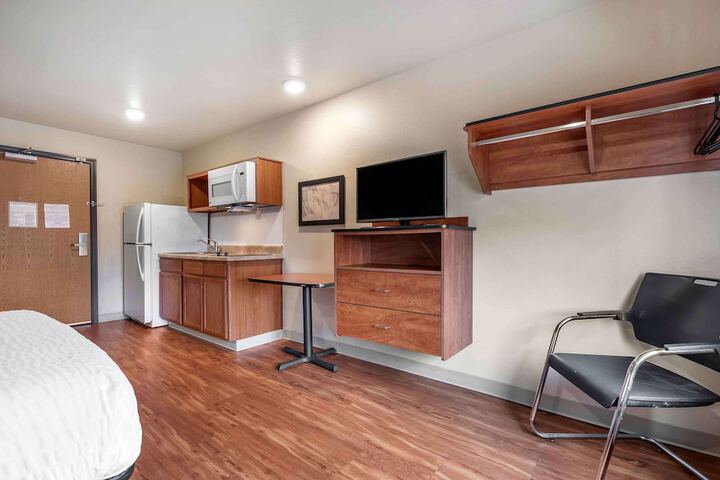 Room 13 of 27
