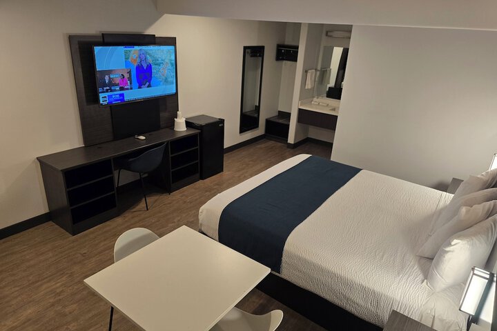 Room 7 of 18