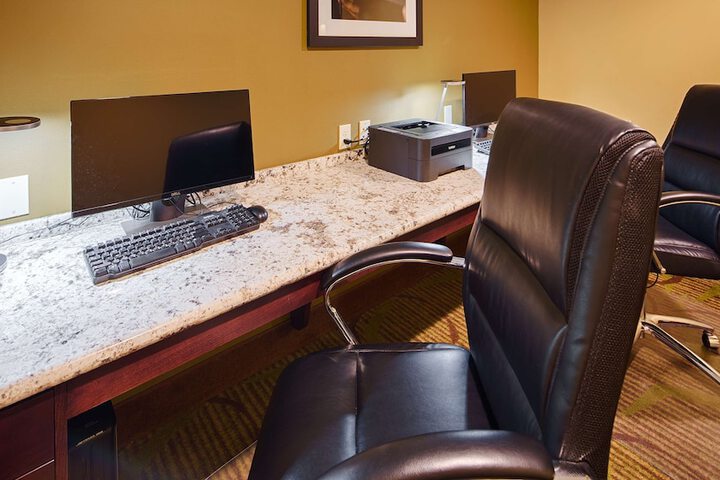 Business Center 31 of 31