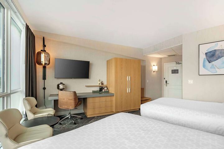 Room 32 of 46
