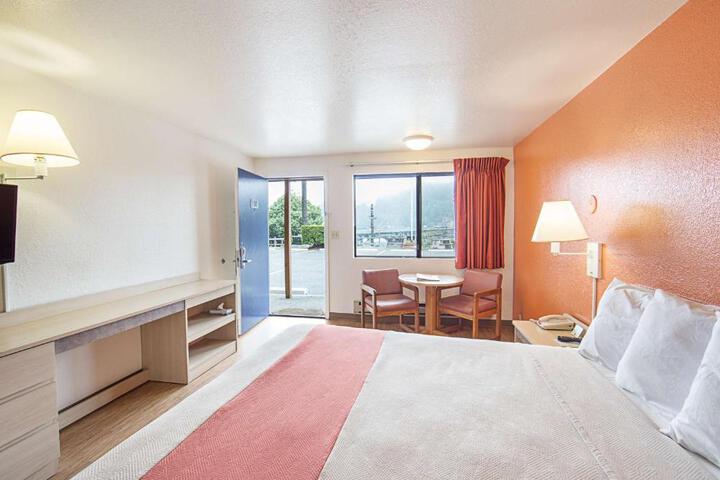 Motel 6 Gold Beach OR