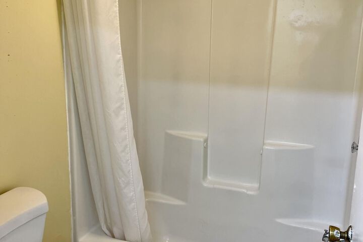 Room 8 of 15