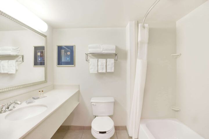 Room 30 of 46