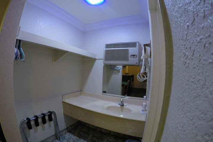 Room 17 of 23