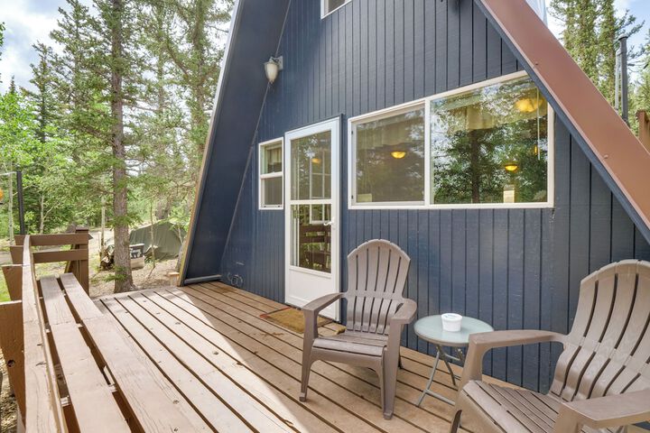 Sunny Muddy Moose Cabin w / Fire Pit & Mtn Views!