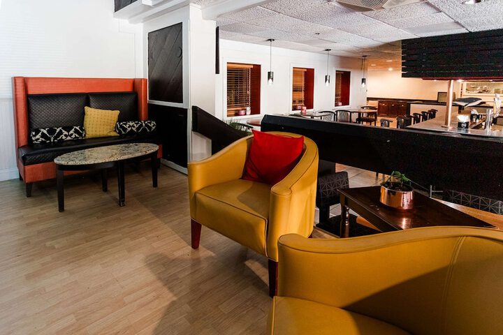 Lounge 65 of 69