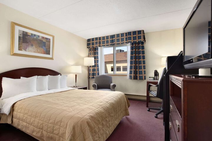 Room 33 of 44